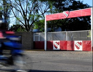 Abusos a menores en Independiente: repudian la excarcelación de tres imputados