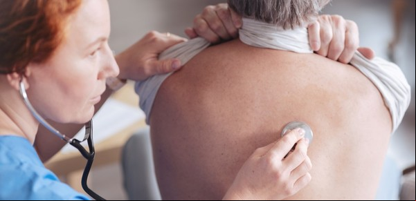 Qué es la fibrosis pulmonar idiopática y el sonido clave que puede ayudar a detectarla