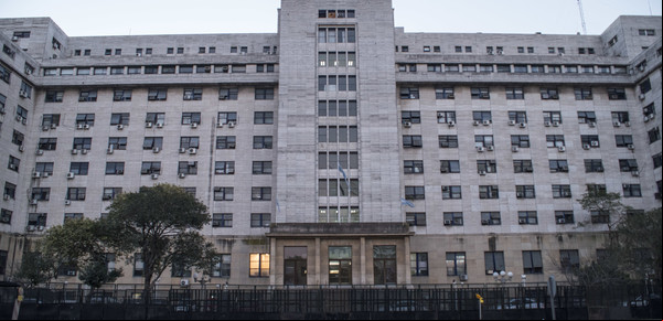 Crisis en la justicia: los tribunales de Comodoro Py están destrozados, sin ascensores y con cables de 1930