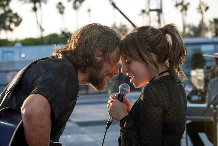 La verdad o la fama, el conflicto en el centro de la película Nace una estrella. (Neal Preston/Warner Bros., via Associated Press)