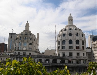 La curiosa esquina que reúne cinco cúpulas con casi cien años de historia