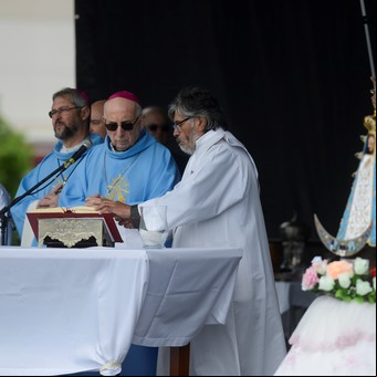 Grieta en la Iglesia por la cercanía de algunos obispos con Moyano