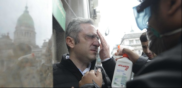 Video: diputados kirchneristas frenaron un camión hidrante