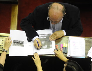 Investigan si Leopoldo Moreau presionó a una jueza y a una fiscal para ayudar a Moyano