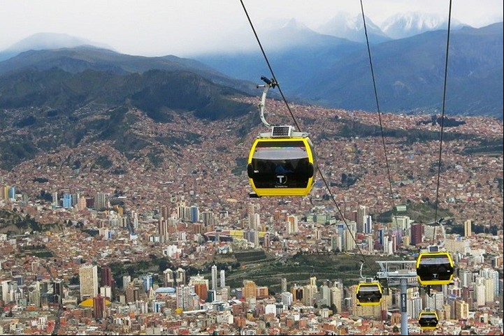 Los teleféricos son una gran solución para salvar los grandes desniveles de la ciudad.