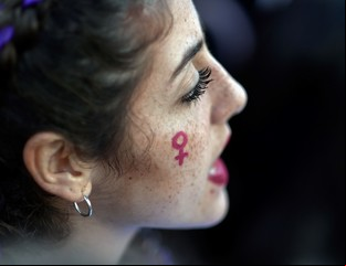 Del feminismo al fútbol: "Micromachismo" y "VAR" pueden ser "la palabra del año"