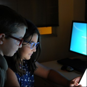 Alerta online: estas son las 5 amenazas digitales más peligrosas para chicos y adolescentes