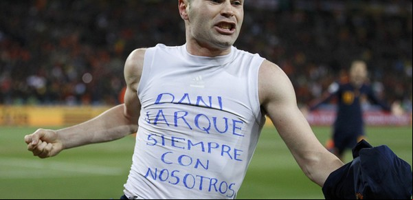 Se retiró Andrés Iniesta, el Cerebro del fútbol: socio de Messi en el mejor Barcelona y autor del gol más importante de la historia del fútbol español