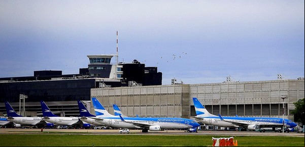 Aerolíneas propone 14% de aumento en tres meses y bono compensatorio