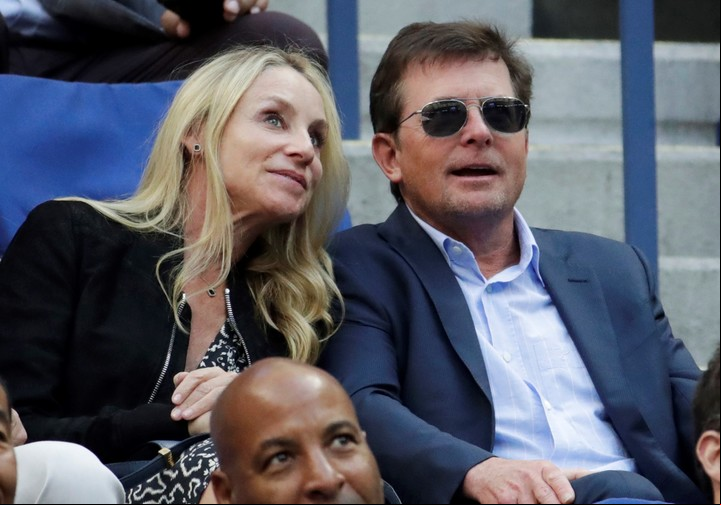 Fox y su esposa Tracy Pollan, quien lo acompaña desde hace más de 30 años. (AP)