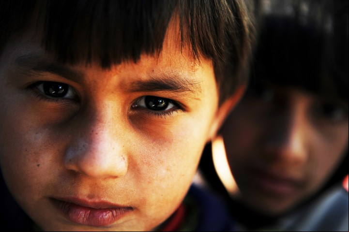 La pobreza afecta en mayor medida a los niños que a los adultos mayores, según los especialistas. Foto: Unicef.