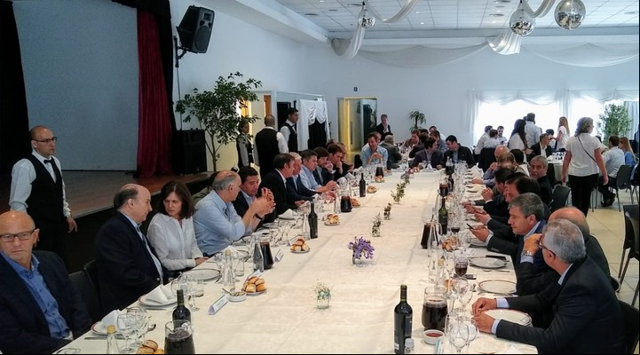 Los intendentes de la provincia, oficialistas y opositores, en el encuentro de Ceamse.