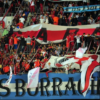 ¿Cómo se escribe? ¿Barrabrava o barra brava?