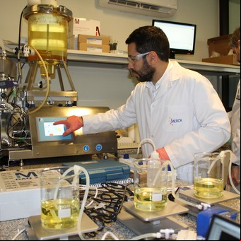 Laboratorios universitarios montados por empresas
