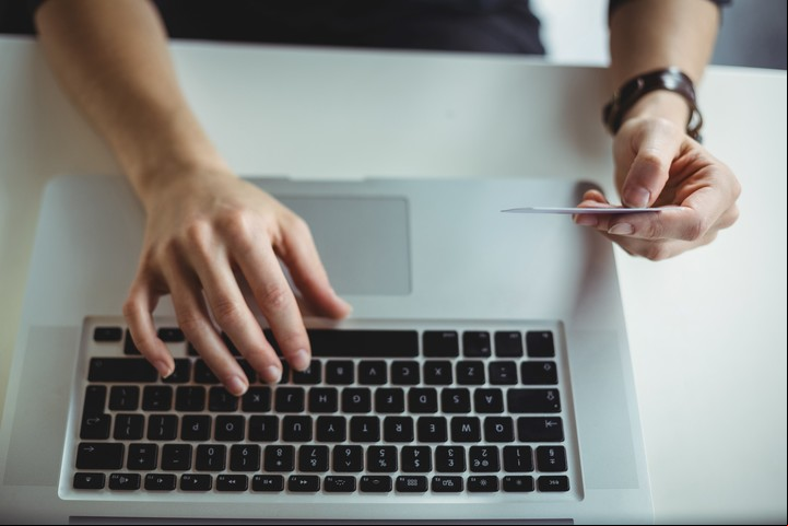 Con una simple búsqueda en Google se puede confirmar que la empresa a la que te estás postulando realmente existe. Foto: Archivo.