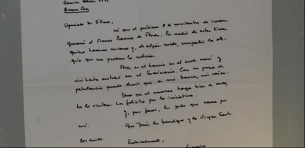 "Flores es mi barrio, mis raíces": la historia detrás de la carta manuscrita del Papa Francisco y el museo en el que tiene un lugar especial