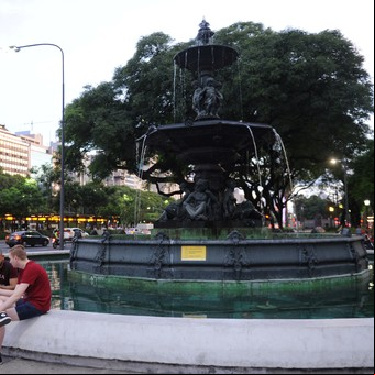 Con los ojos en las fuentes:  seis joyas porteñas que refrescan