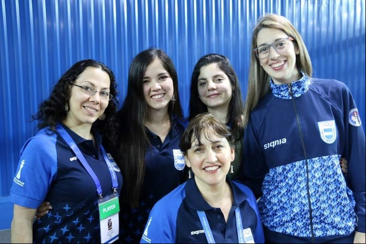 El equipo femenino de Argentina, a pleno en la Olimpíada de ajedrez de Batumi 2018: Marisa Zuriel, Ayelén Martínez, María Florencia Fernández, Carolina Luján y Claudia Amura (adelante).
Foto: @DamasOlimpicas