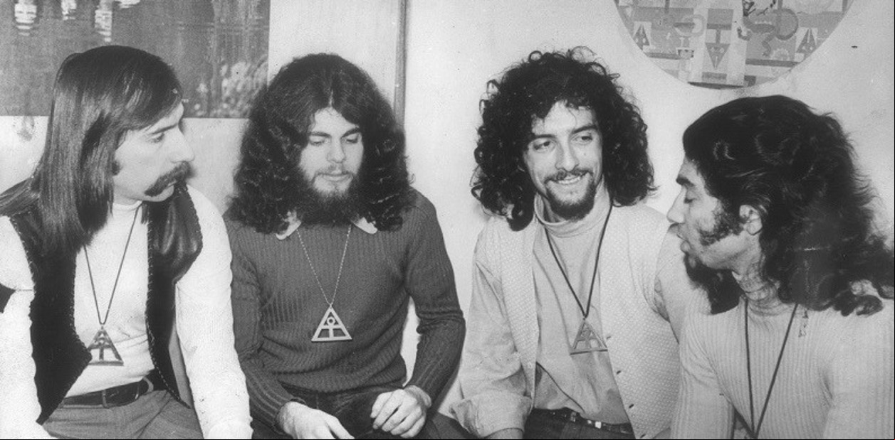 Gustavo Santaolalla (segundo desde la izquierda), junto a sus compañeros de Arco Iris (1968-2006), Horacio Gianello, Sergio Bordarampé y Ara Tokatlian. El megaproductor abandonó el grupo en 1975 y fundó Soluna.
