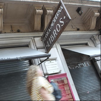Con sus 6.000 libros intactos y el piano de Sandro, reabre Clásica y Moderna, símbolo cultural de Buenos Aires