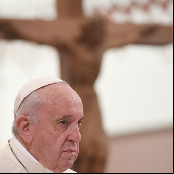 El papa Francisco pasó una noche tranquila, luego de ser diagnosticado con neumonía bilateral