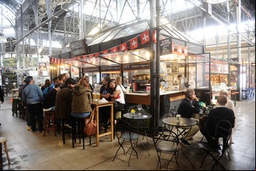 El Mercado de San Telmo: un ícono porteño donde la oferta gourmet convive con los comerciantes de siempre