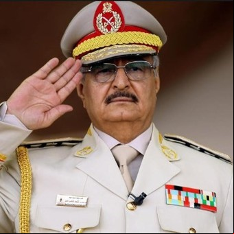 Jalifa Hafter, el conspirador que soñaba con Trípoli y se abrazó a la CIA