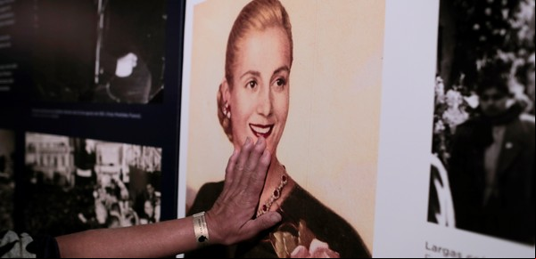 A cien años del nacimiento de Eva Perón: una vida breve e intensa entre el poder y la gloria