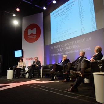 Felipe González, María Eugenia Vidal y Roberto Lavagna en el arranque del seminario Democracia y Desarrollo