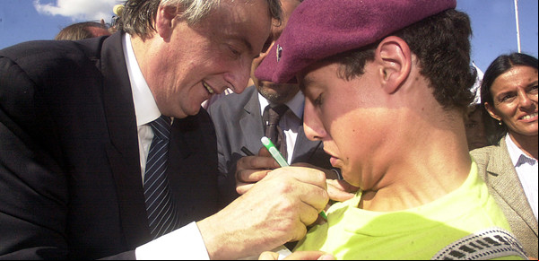 El día que Néstor Kirchner visitó Expoagro: la promesa de una baja en las retenciones, el brindis con lemoncello y el productor que se le plantó con un cochinillo