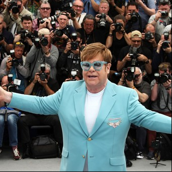 Apareció una novia de Elton John y reclama su participación en la biopic