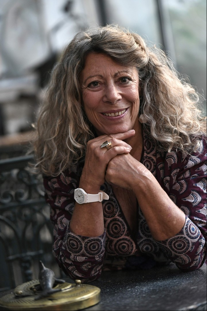 Foto de archivo de 2018, de la filósofa sa Barbara Cassin en París. (Foto de STEPHANE DE SAKUTIN / AFP)