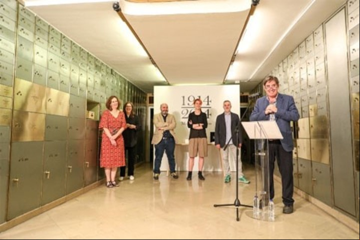 Para García Montero, la exposición pretende “dar una mirada a las palabras que desaparecen".