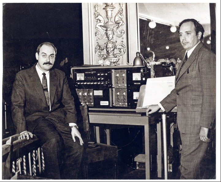 Cuando todo fue el principio. Carlos Melero y Enrique Belloc, quien le dio una gran mano en su debut como "sonidista" en el Teatro Nacional Cervantes, amplificando las voces de una obra de Luciano Berio.