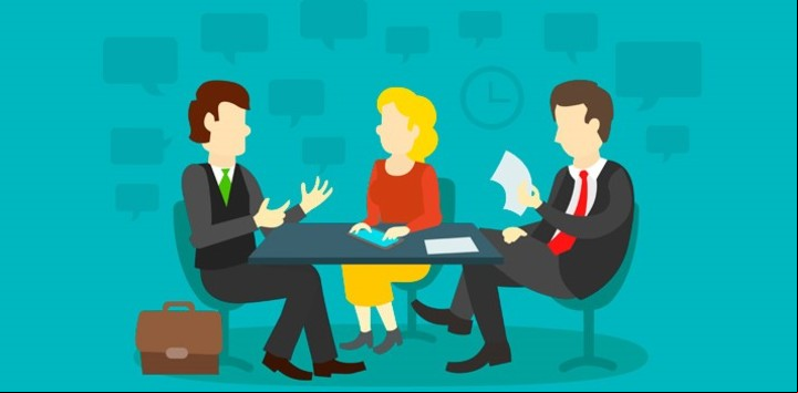 Muchas veces las entrevistas laborales terminan en un final entre dos postulantes, que son entrevistados conjuntamente.