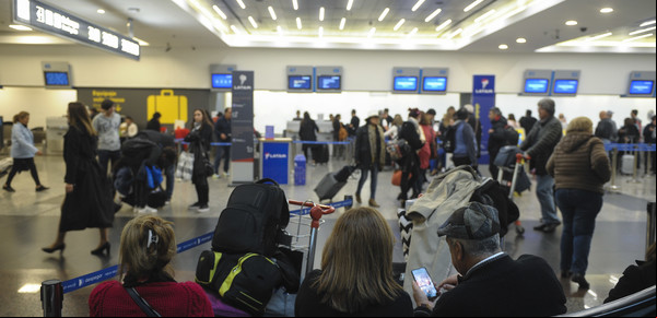 Terminó el primer turno del paro de controladores aéreos en Aeroparque y Ezeiza