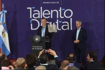 Entregan 10.000 becas de formación para conseguir un primer empleo digital
