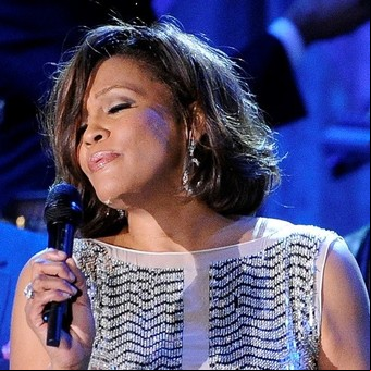 El DJ noruego Kygo resucitó a Whitney Houston para una mediocre versión de un clásico