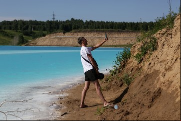 El lago que aparenta un paraíso natural, pero encierra un peligro mortal