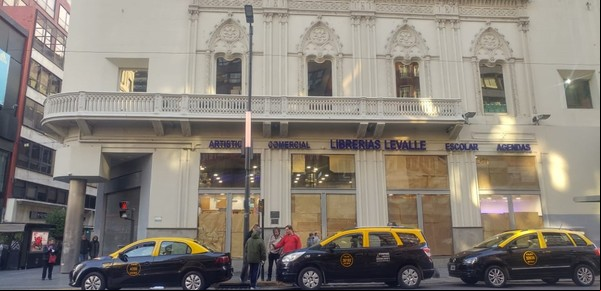 Tras seis meses cerrado, ¿qué abrirá en el histórico palacio de Florida y Corrientes donde había un local de fast food?