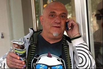 Insólito: detuvieron a Juan Acosta mientras hacía una nota en vivo: "Le dí dos gambas para el café"