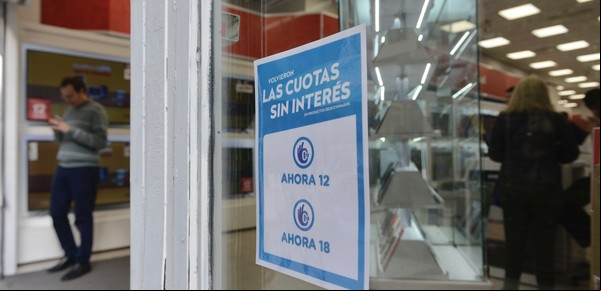 Para ofrecer Ahora 12 las empresas deben congelar los precios hasta las PASO