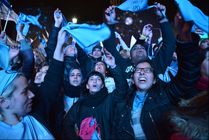 Militantes Pro vida celebran en 2018 el rechazo en el Senado de la ley para despenalizar el aborto.Foto: Federico Imas