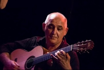 El cirujano que divide su vida entre el bisturí y el tango