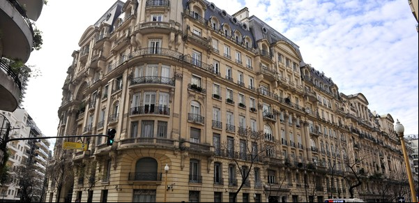 ¿Es Buenos Aires más grande que París?