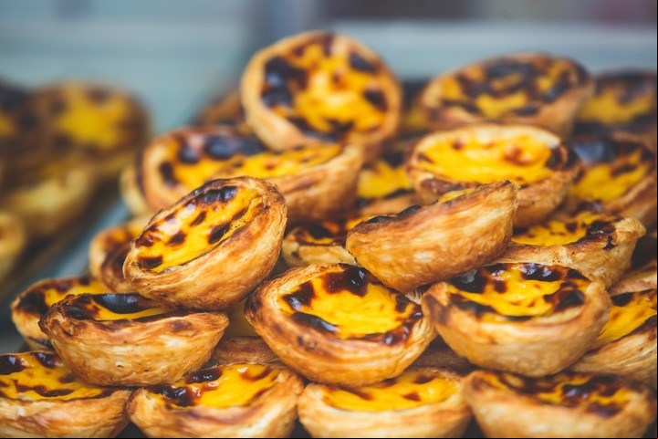 Los pasteles de Belém se elaboran en pastelerías de muchos países, desde Occidente a China, a partir de fórmulas tradicionales. Foto: Shutterstock.