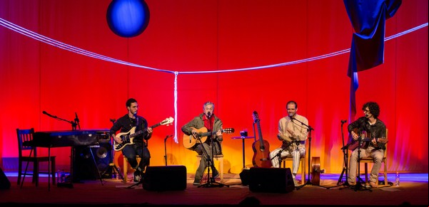 Caetano Veloso celebra la música tropical con sus tres hijos