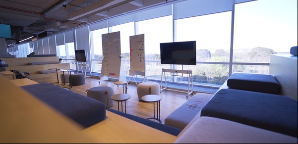 Trabajar en Despegar: Pasajes al costo, salón para jugar a la Playstation y oficinas modernas