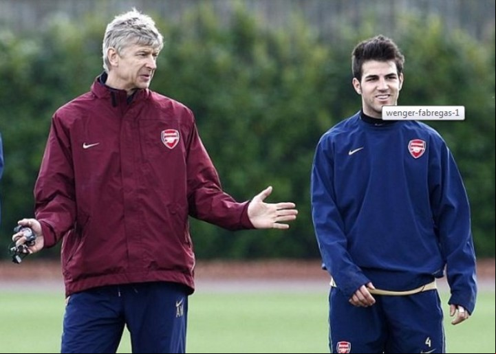Wenger y Fábregas en un entrenamiento del Arsenal. (Foto: AP)