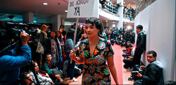 De guerrilleros de las FARC a diseñadores de moda, una apuesta por la paz en Colombia